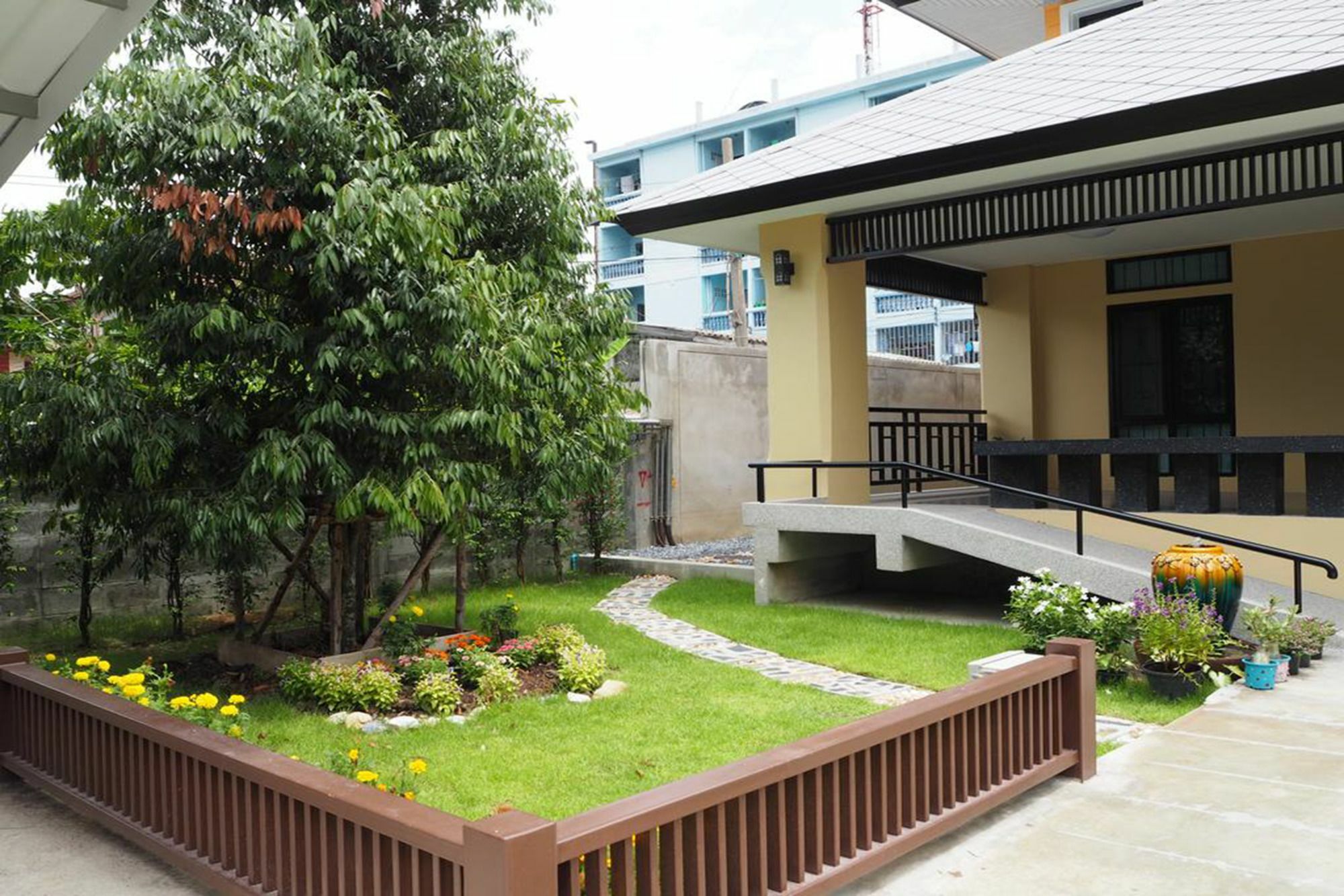 Sukhumvit 50 Garden Home Ban Khlong Nang Li ภายนอก รูปภาพ